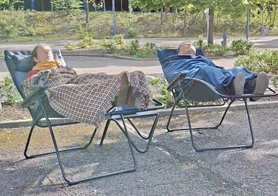 Die Umarmung - FLOCOON Decke für Relaxliegen